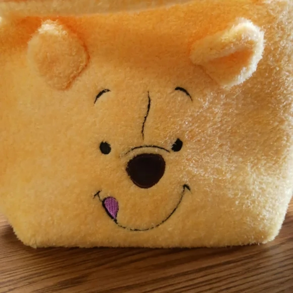 Winnie-the-Pooh Furry Tote - Picture 3 of 12